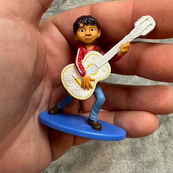 Disney Pixar Miguel Coco Pixar Mini Action Figure Toy 2020 Mattel - Picture 2 of 5